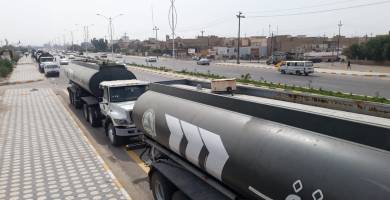 بالصور: الحشد الشعبي يرسل اسطولاً من الحوضيات لتزويد سيد دخيل بمياه الشرب