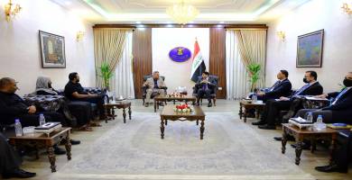الأمين العام لمجلس الوزراء يستقبل مُمثلين عن ذوي شهداء مركز النقاء في الناصرية