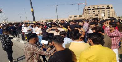 خريجو كليات الاعلام في ذي قار يتظاهرون للمطالبة بفرص للتعيين
