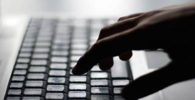 القبض على متهم بالابتزاز الالكتروني في سوق الشيوخ