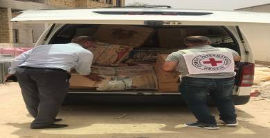 الصليب الاحمر الدولية تجهز مستشفى ذي قار البيطري بمعدات مكافحة الحمى النزفية