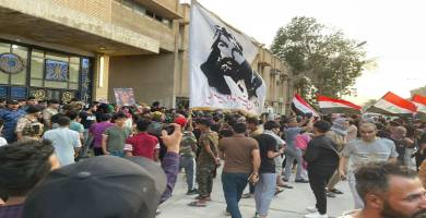 بالصور:  تظاهرة امام محطات التوليد احتجاجا على انقطاع الكهرباء