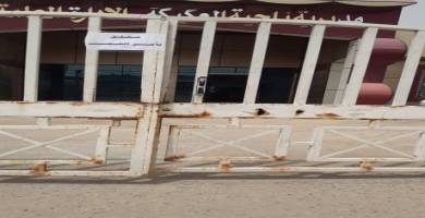 محتجون يغلقون مبنى ناحية العكيكة على خلفية الواقع الخدمي 