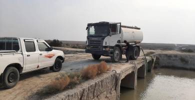 بالصور: ايصال المياه عبر الحوضيات لمناطق اهوار ذي قار النائية 