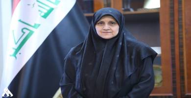 وزيرة الاتصالات