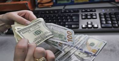 تراجع سعر صرف الدولار في اسواق الناصرية المحلية