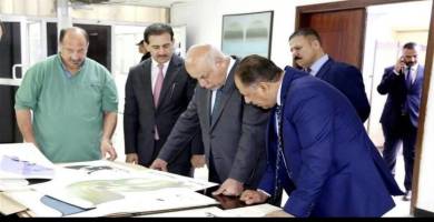 تشكيلي عراقي مغترب يهدي بلاده 100 عمل فني