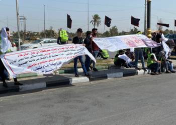 العشرات من خريجي الهندسة في ذي قار يتظاهرون للمطالبة بالتعيين على ملاك النفط