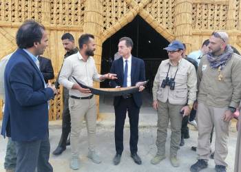 بالصور: جولة سياحيّة للسفير الفرنسي  في أهوار ذي قار