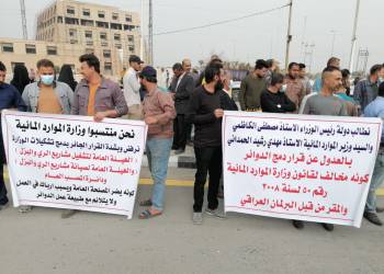 بالصور: موظفو الموارد المائية في ذي قار يتظاهرون لرفض قرار دمج الهئيات 
