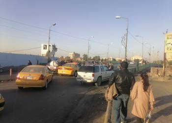 شهود عيان: قطع جسر الزيتون من قبل محتجين وسط الناصرية