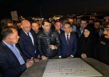 بالصور: أمين مجلس الوزراء يضع حجر الأساس لمشروع الممر الثاني لطريق فجر ال بدير