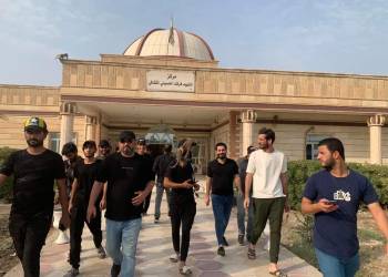 انصار الصدر يغلقون مبنى القائممقامية في سوق الشيوخ