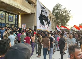 بالصور:  تظاهرة امام محطات التوليد احتجاجا على انقطاع الكهرباء