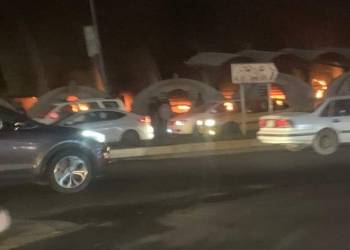 شهود عيان: مجهولون احرقوا مداخل بهو بلدية الناصرية
