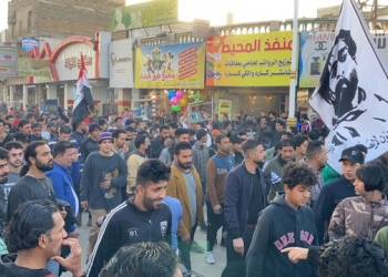 بالصور: المئات يتظاهرون في الناصرية احتجاجاً على ارتفاع سعر صرف الدولار